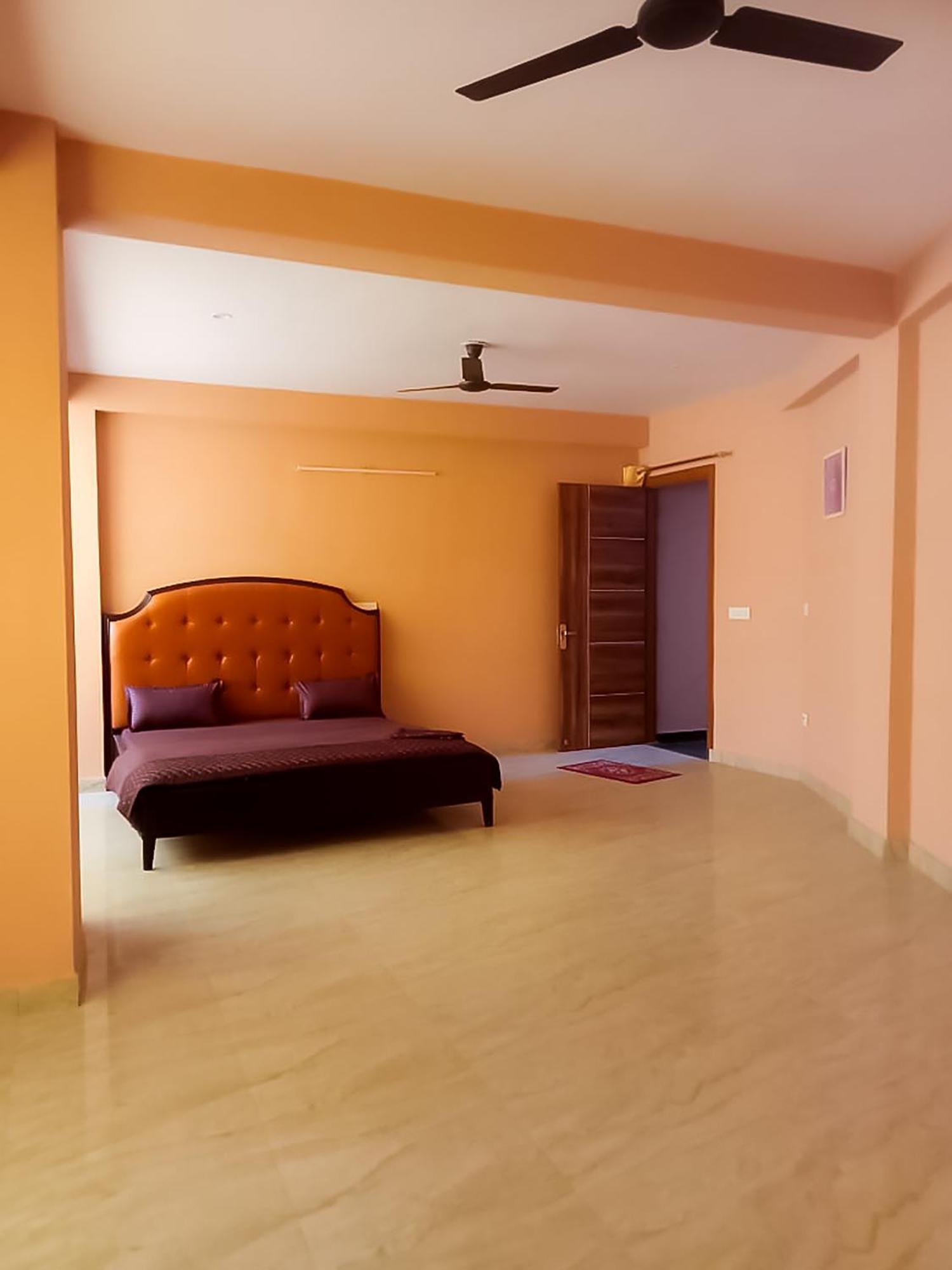 Roomshala 139 Rose - Dwarka Homestay *